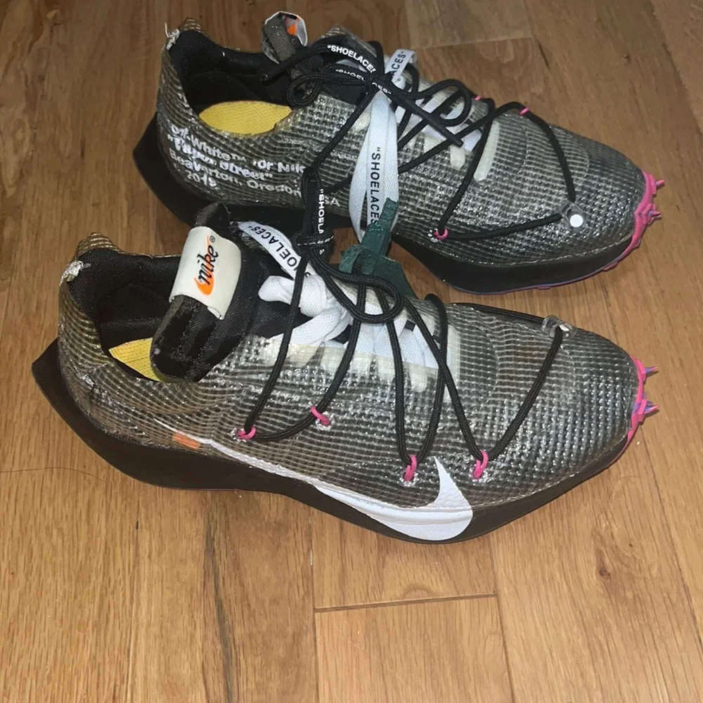 Off white runners - Picture 1 of 8